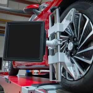 NEW Rotary® R1075 | Fixed Tower 3D Wheel Aligner System alignment machine – Rotary R1075 four-point clamp and 3D target mounted on wheel for worry-free handling